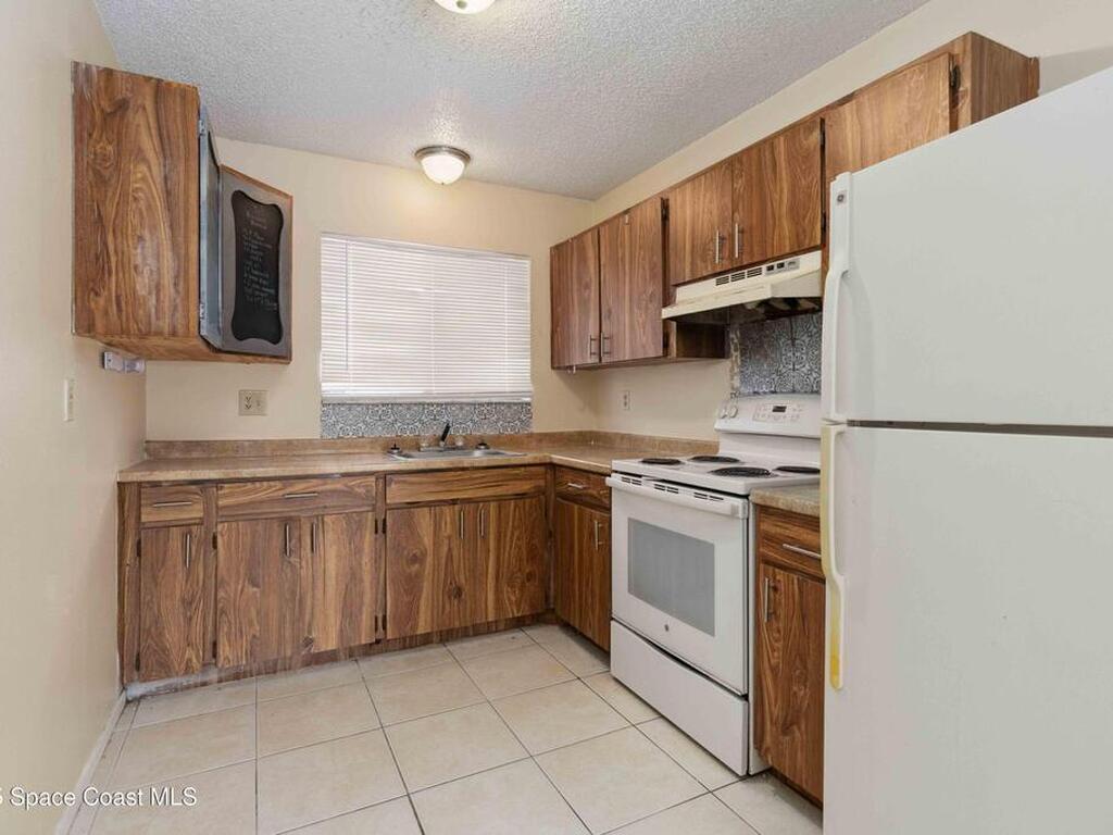 160 Crosspoint Street, Palm Bay, FL 32909
