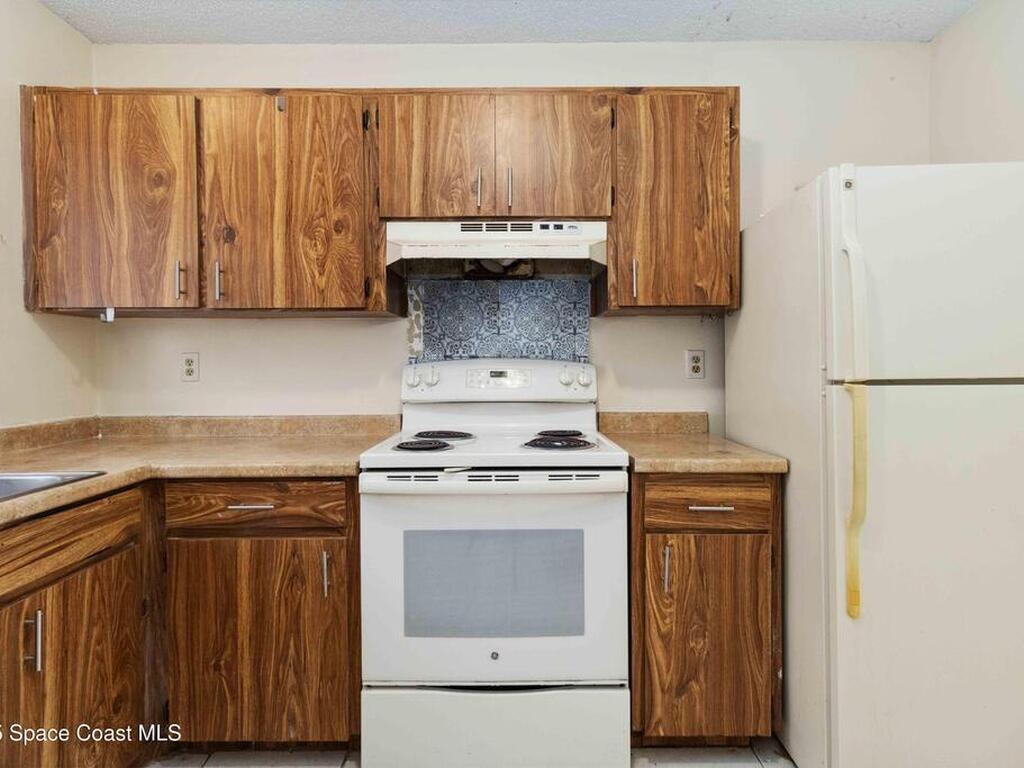 160 Crosspoint Street, Palm Bay, FL 32909