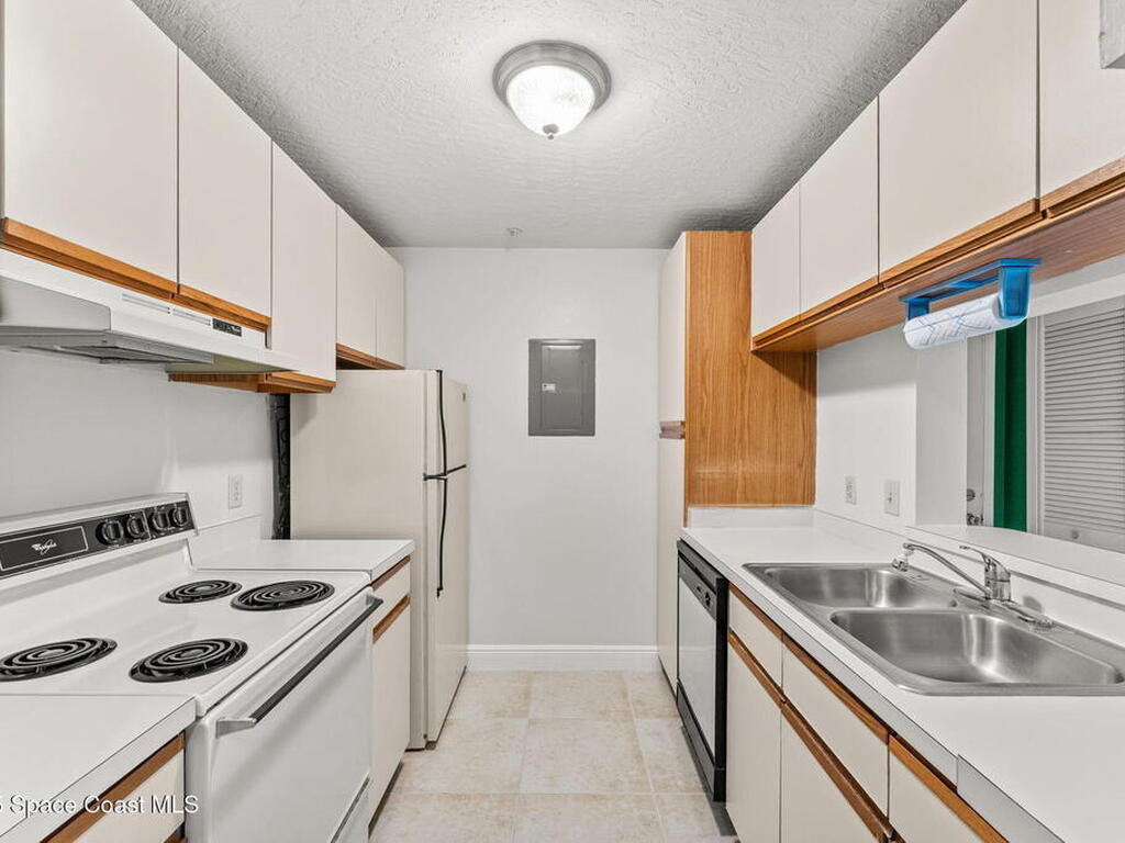 7667 N Wickham Road, Suntree, FL 32940