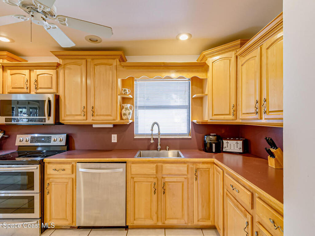 2180 Lakeview Drive, Melbourne, FL 32935