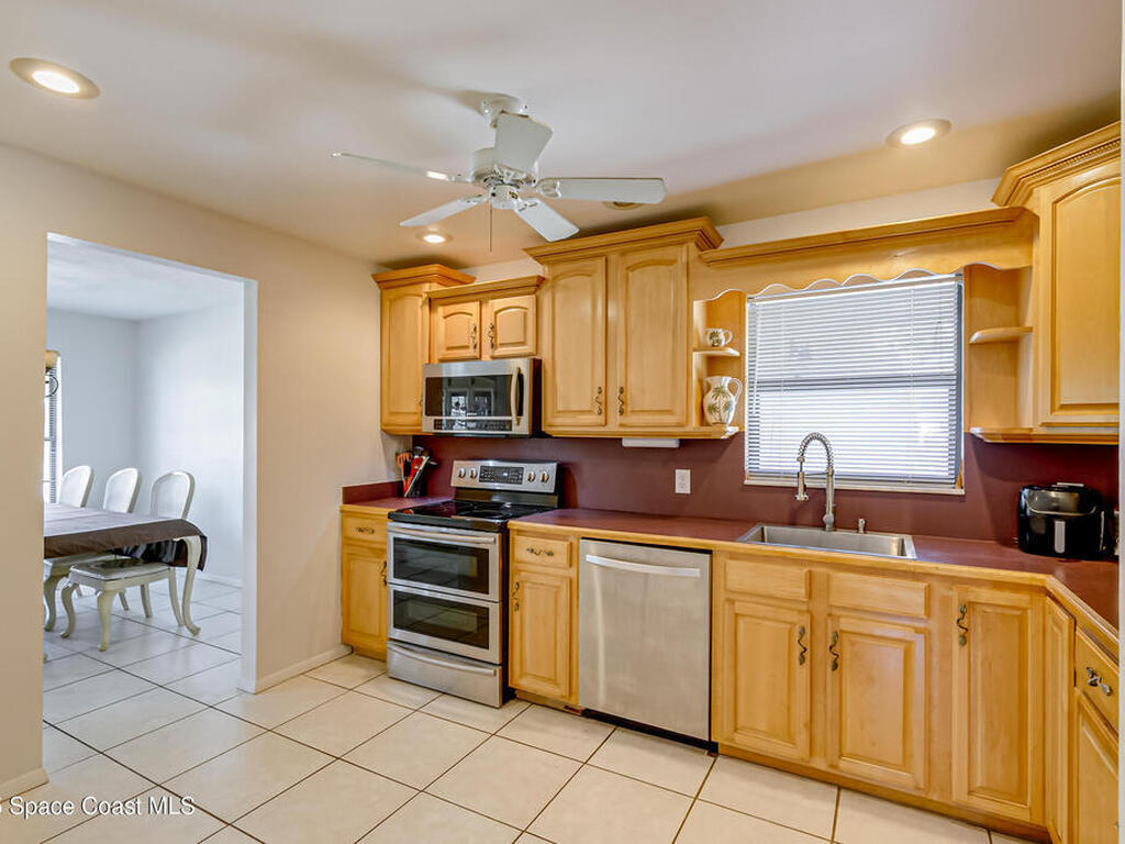 2180 Lakeview Drive, Melbourne, FL 32935