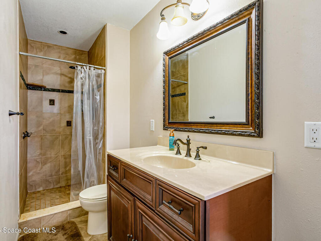 2180 Lakeview Drive, Melbourne, FL 32935