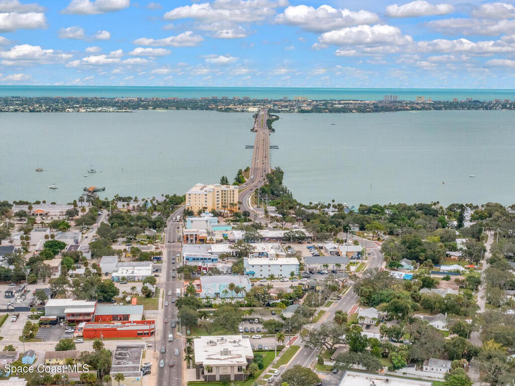 2180 Lakeview Drive, Melbourne, FL 32935
