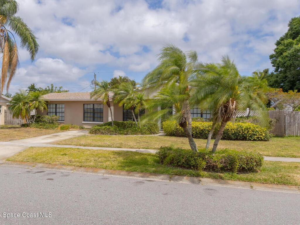2180 Lakeview Drive, Melbourne, FL 32935