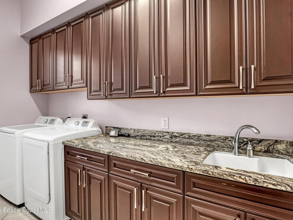 8011 Barrosa Circle, Melbourne, FL 32940