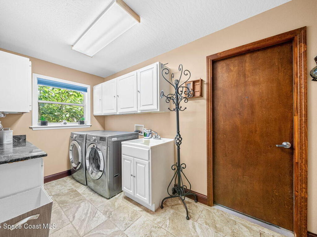 7055 S Tropical Trail, Merritt Island, FL 32952
