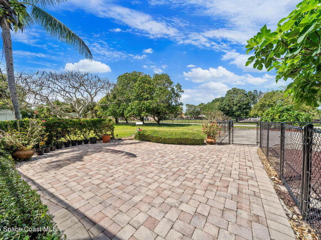 7055 S Tropical Trail, Merritt Island, FL 32952