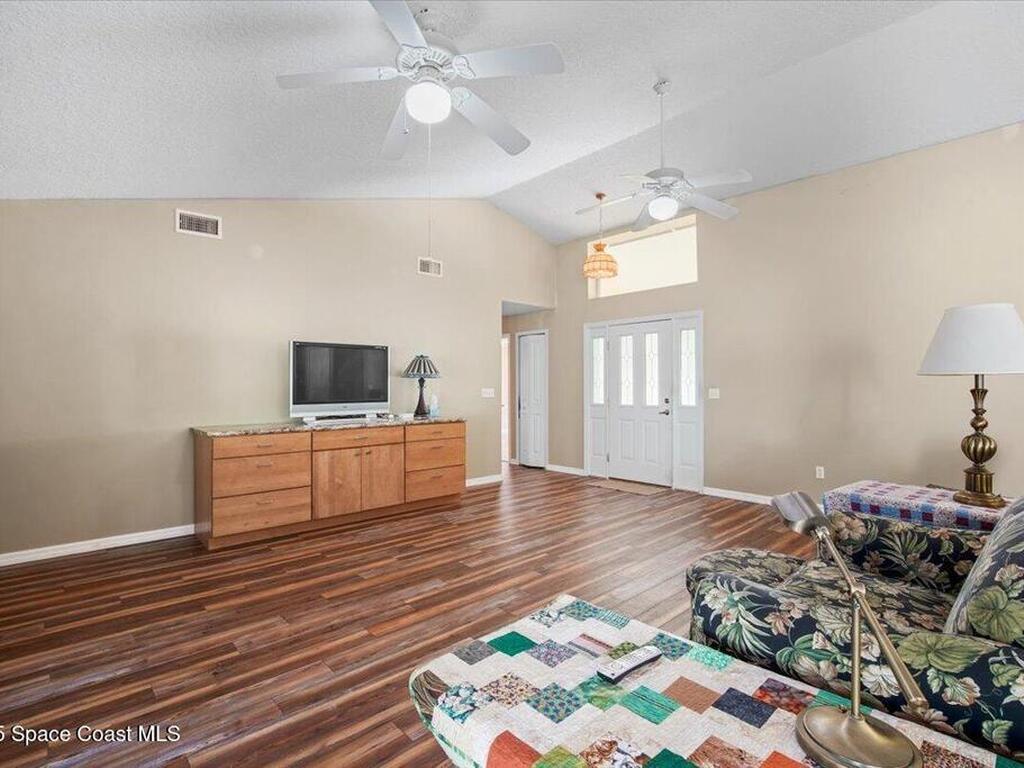 4220 Robins Hill Court, Mims, FL 32754