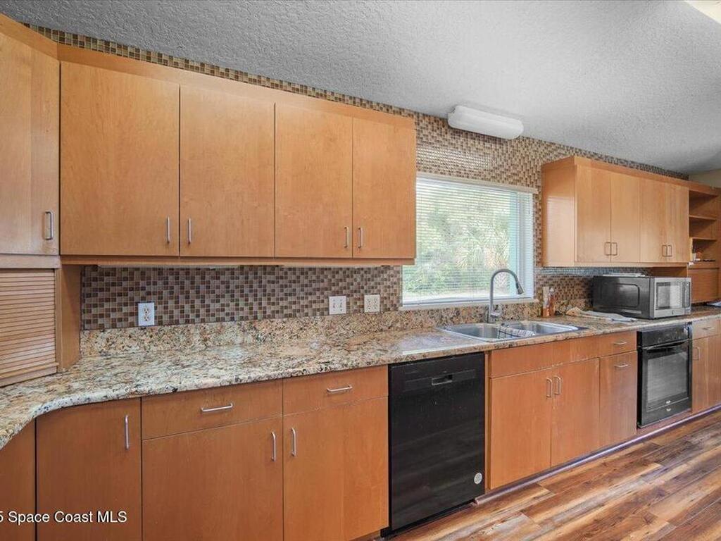 4220 Robins Hill Court, Mims, FL 32754