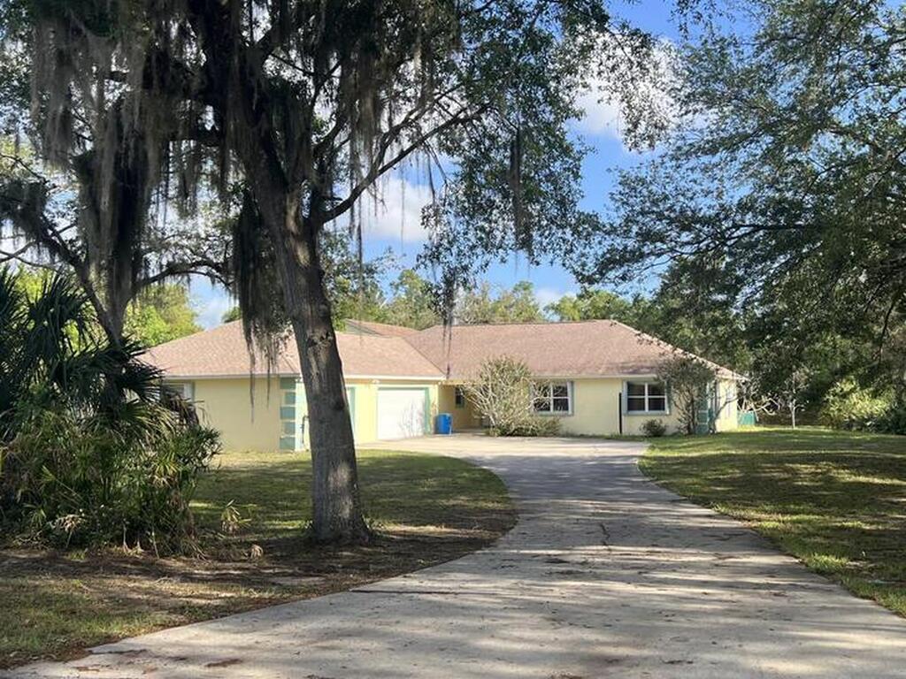 4220 Robins Hill Court, Mims, FL 32754