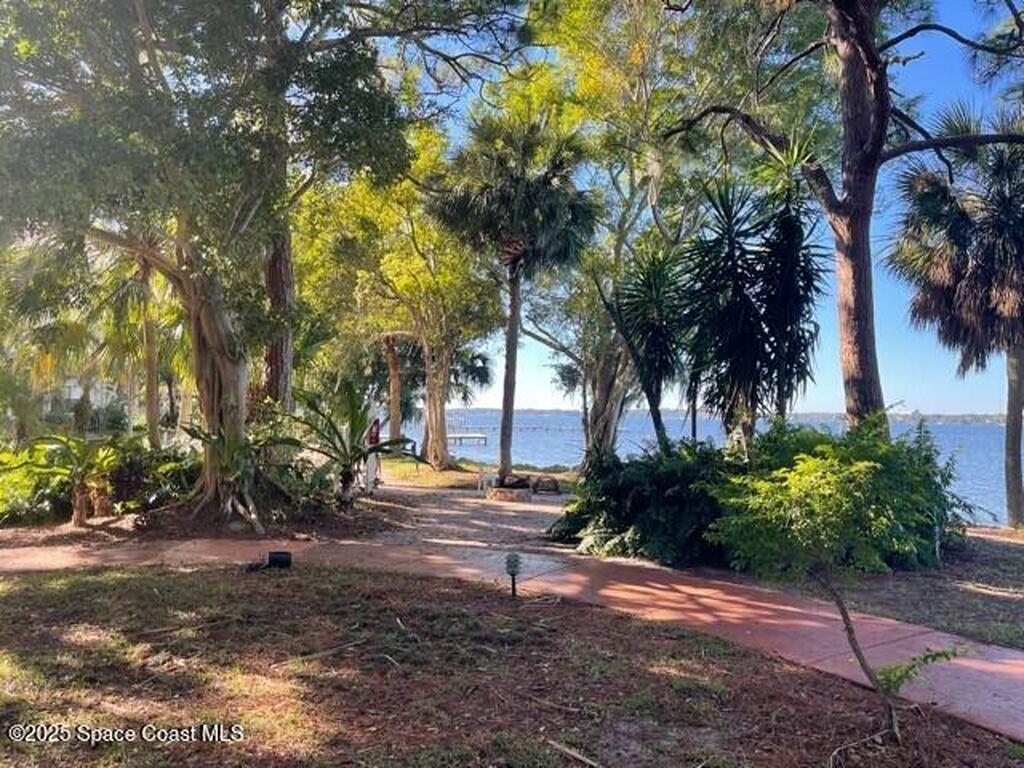 225 S Tropical Trail, Merritt Island, FL 32952