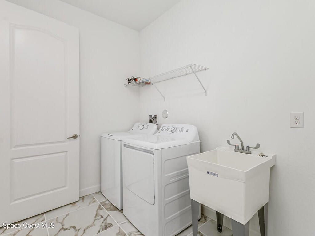 2490 Treasure Cay Lane, Melbourne, FL 32940