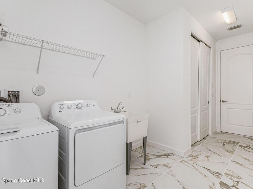 2490 Treasure Cay Lane, Melbourne, FL 32940