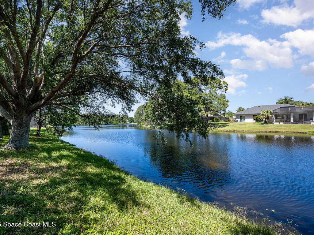 663 Autumn Glen Drive, Melbourne, FL 32940
