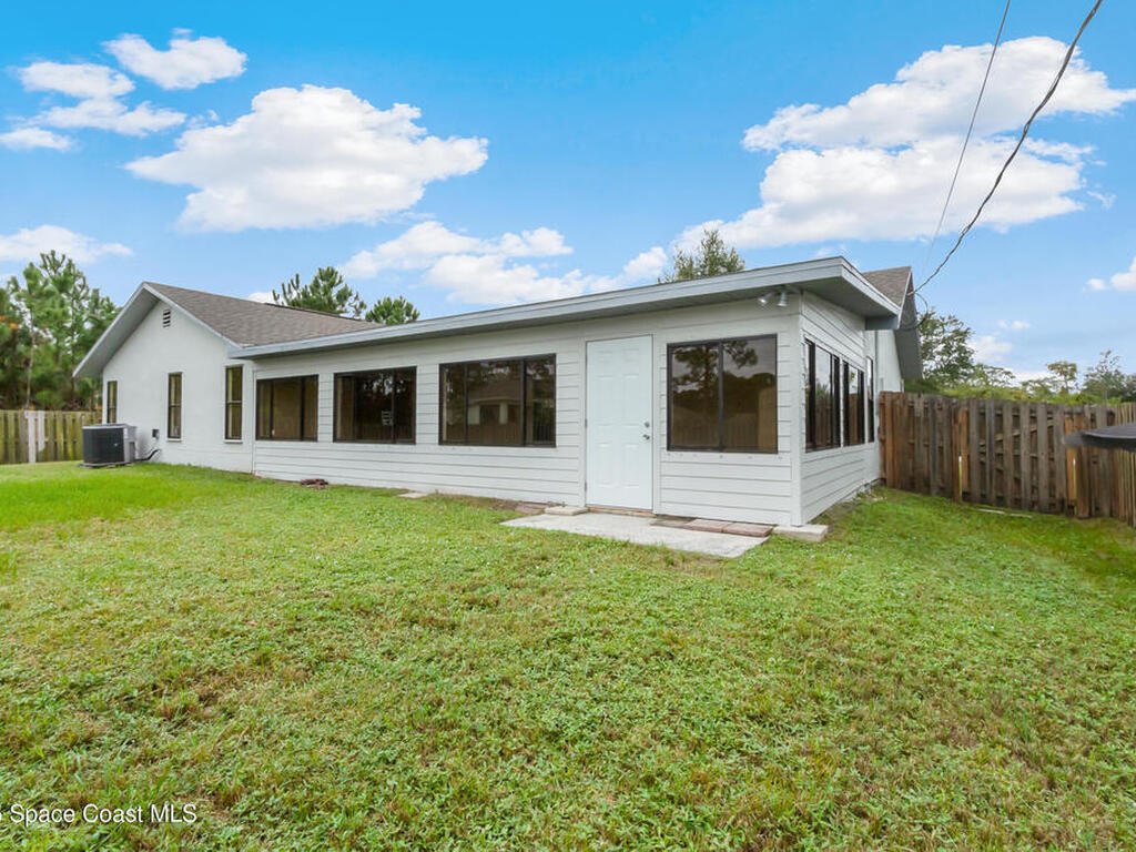 991 Tahiti Avenue, Palm Bay, FL 32909