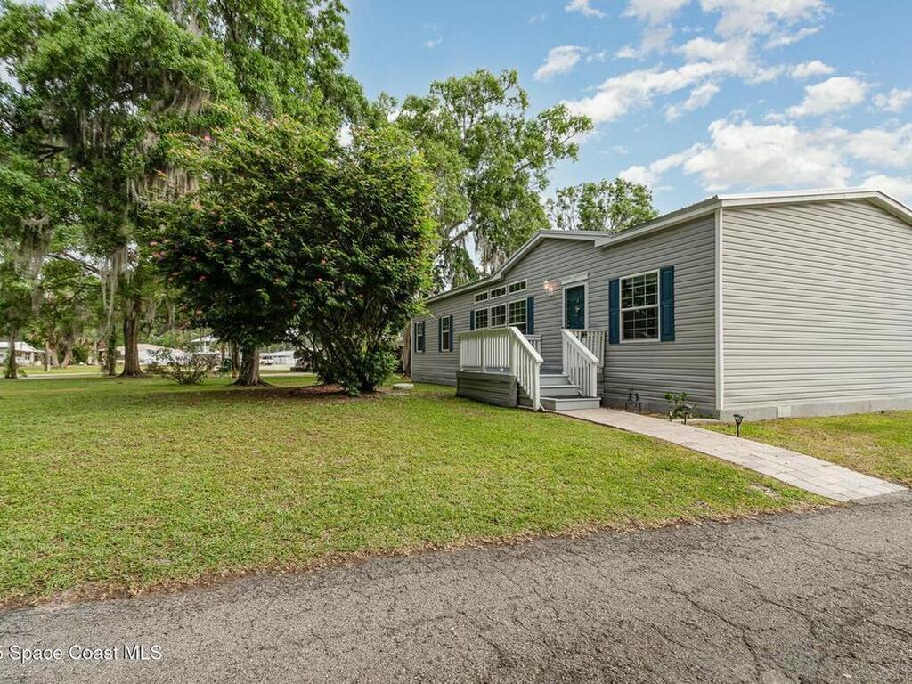 55726 Dale Circle, Astor, FL 32102