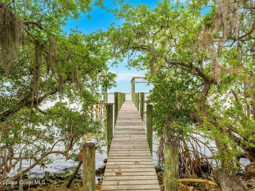 9490 S Tropical Trail, Merritt Island, FL 32952