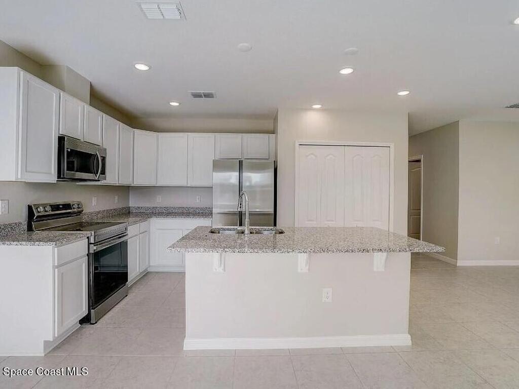 3376 Hummingbird Avenue, Palm Bay, FL 32908