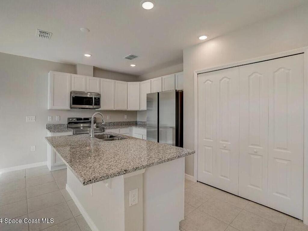 3376 Hummingbird Avenue, Palm Bay, FL 32908