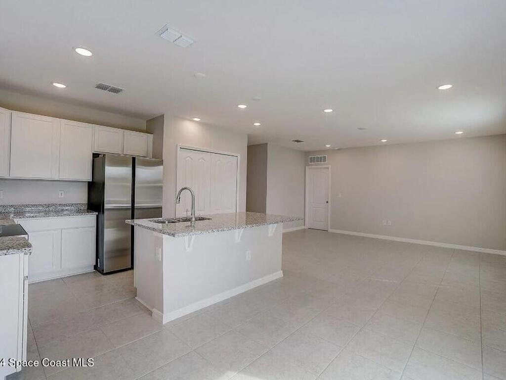 3376 Hummingbird Avenue, Palm Bay, FL 32908