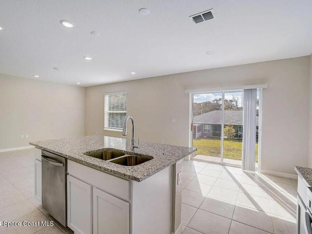 3376 Hummingbird Avenue, Palm Bay, FL 32908