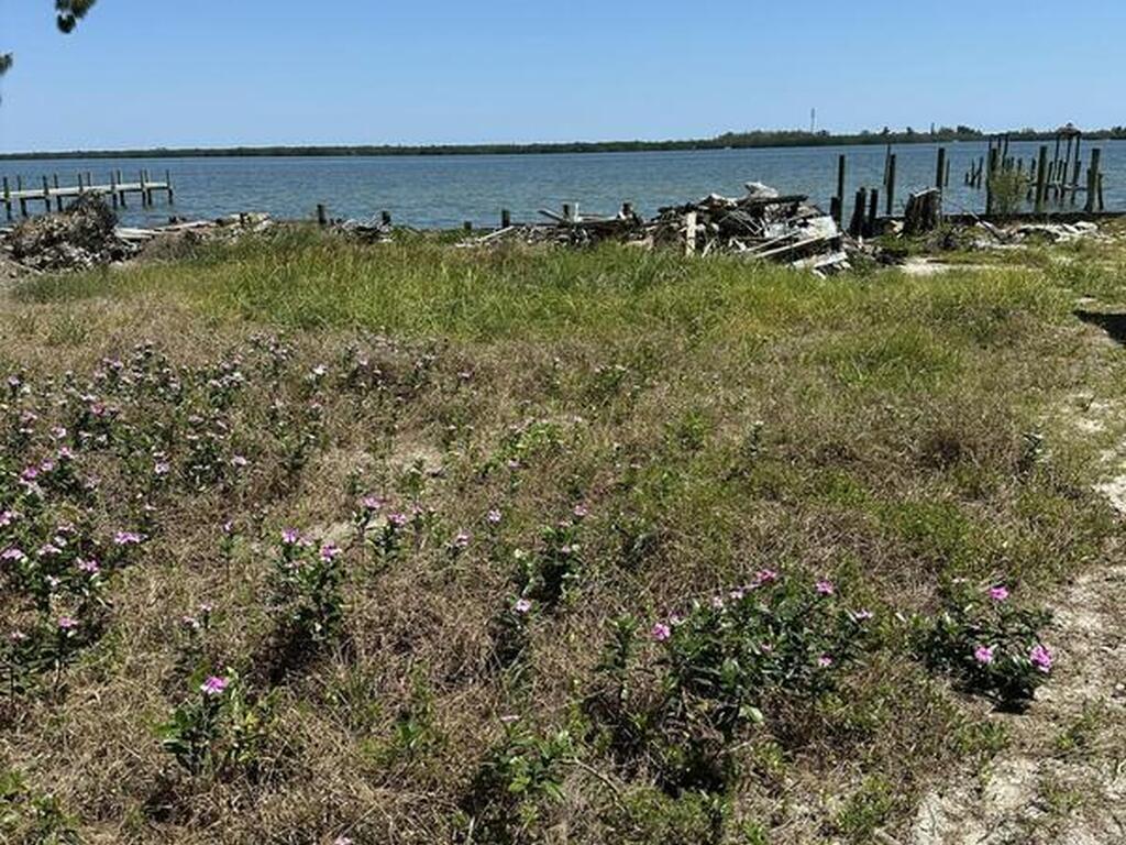 3 Vip Island, Grant, FL 32949