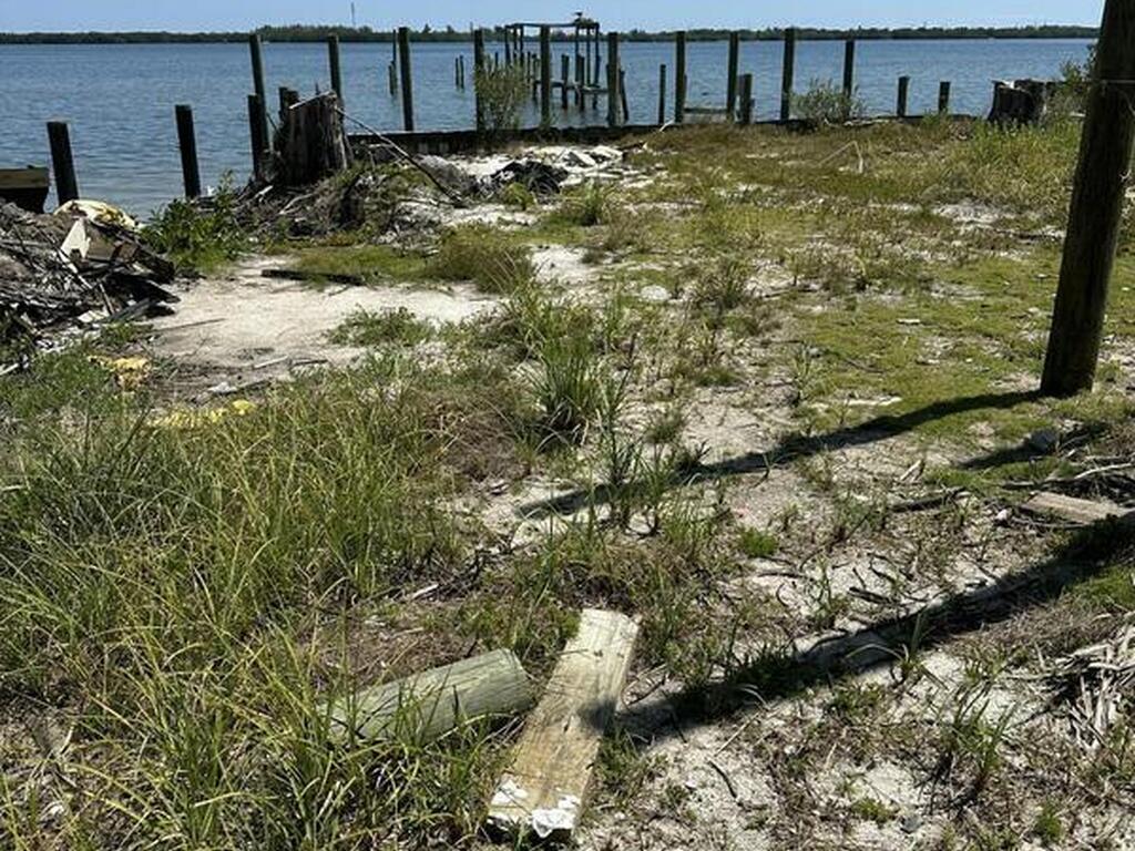 4 Vip Island, Grant, FL 32949