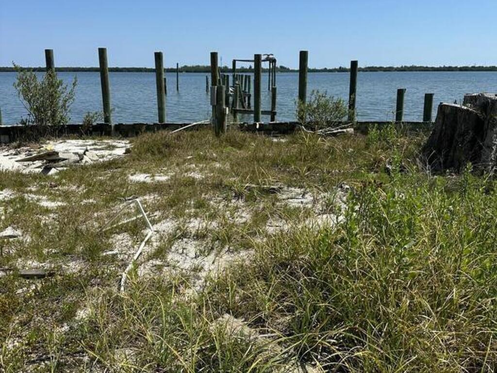 4 Vip Island, Grant, FL 32949