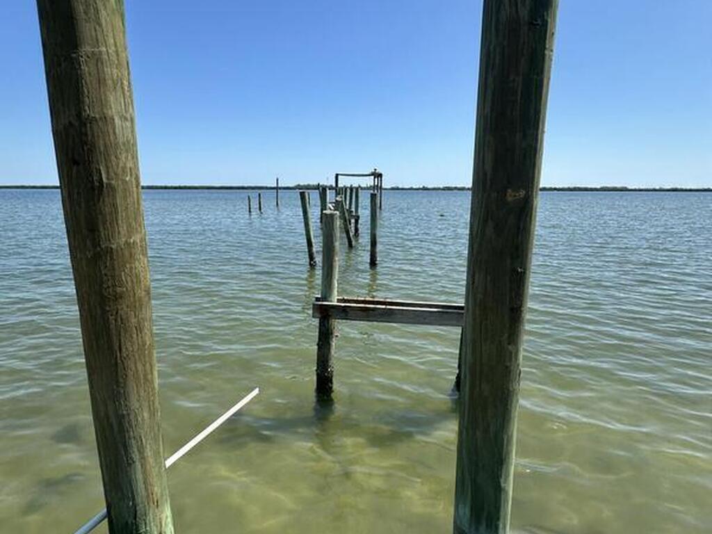 4 Vip Island, Grant, FL 32949