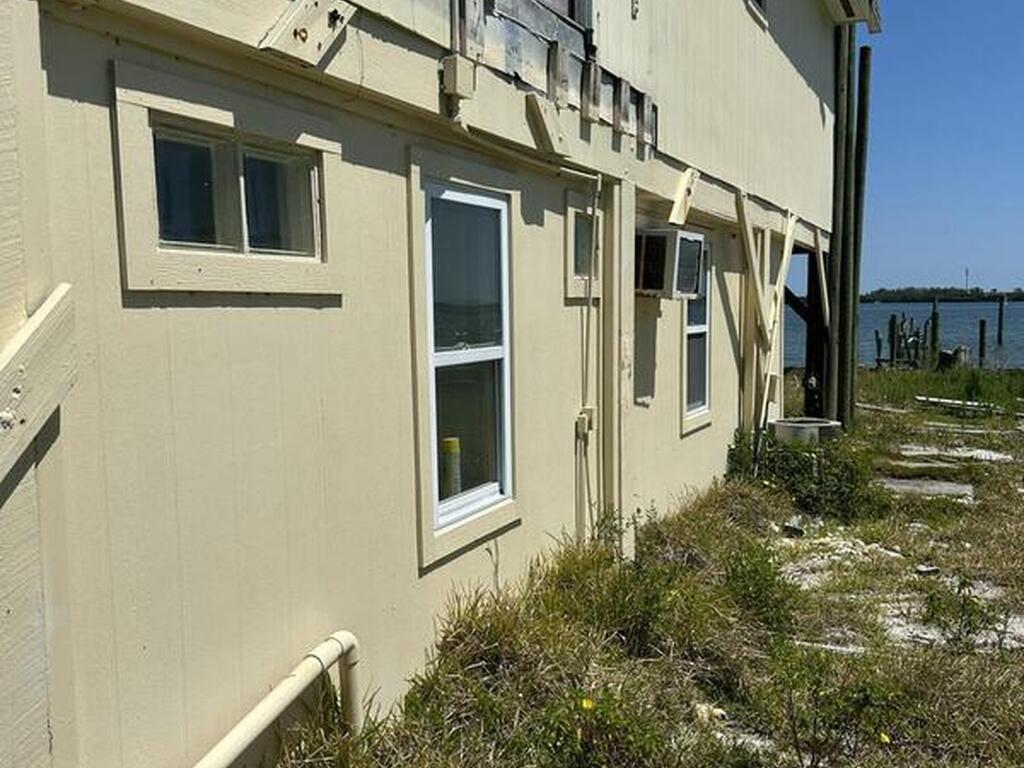4 Vip Island, Grant, FL 32949