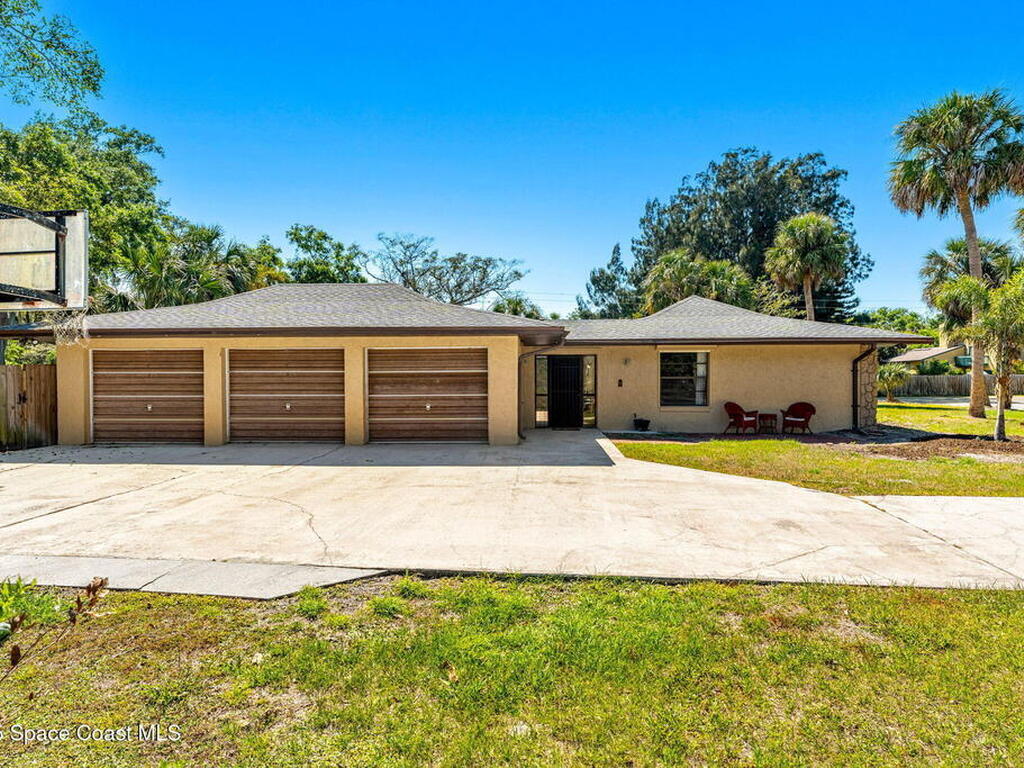 1475 S Oaks Drive, Merritt Island, FL 32952
