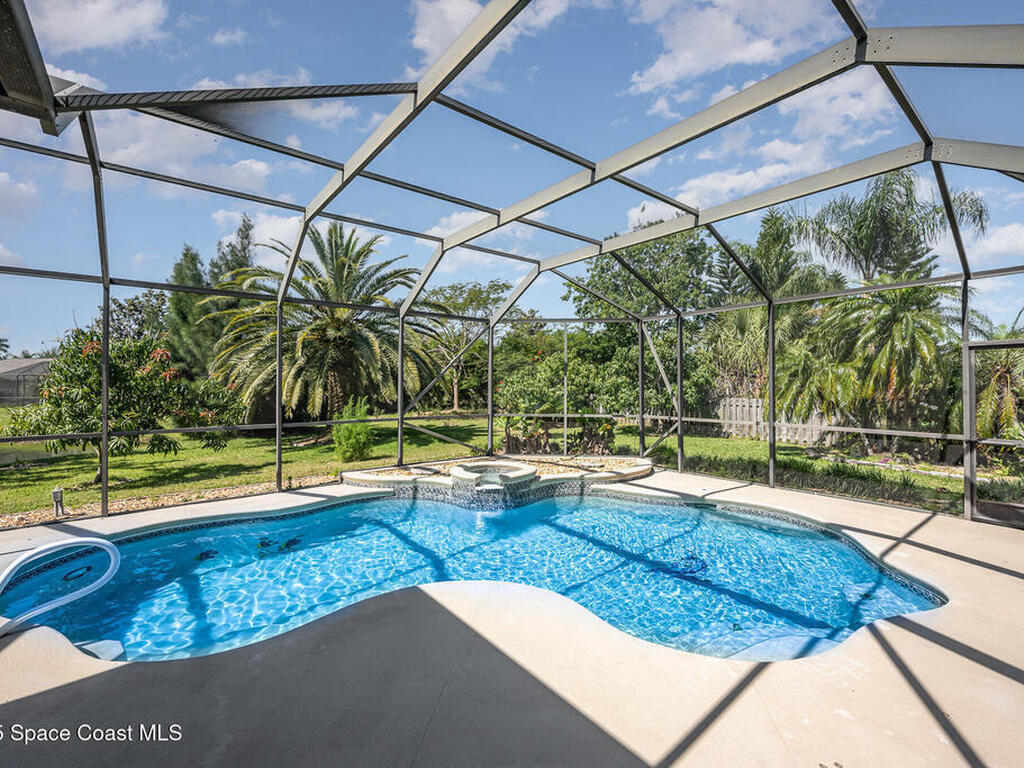1534 Knoll Ridge Drive, Melbourne, FL 32940