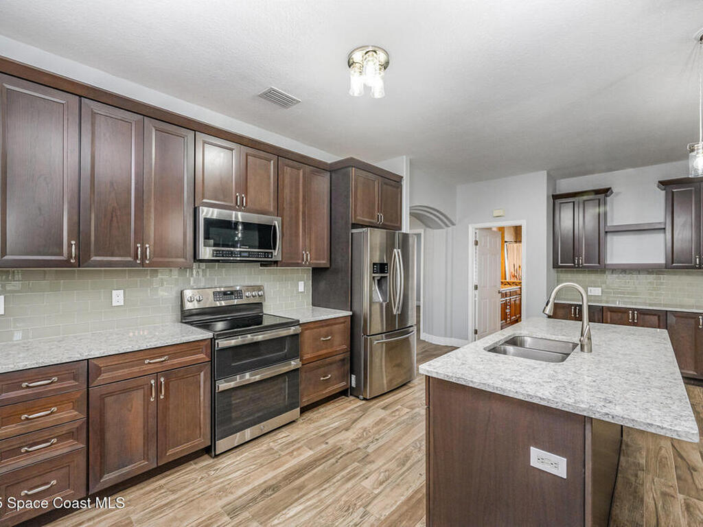 1534 Knoll Ridge Drive, Melbourne, FL 32940