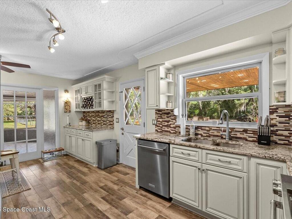 800 Hidden Oaks Lane, Oak Hill, FL 32759