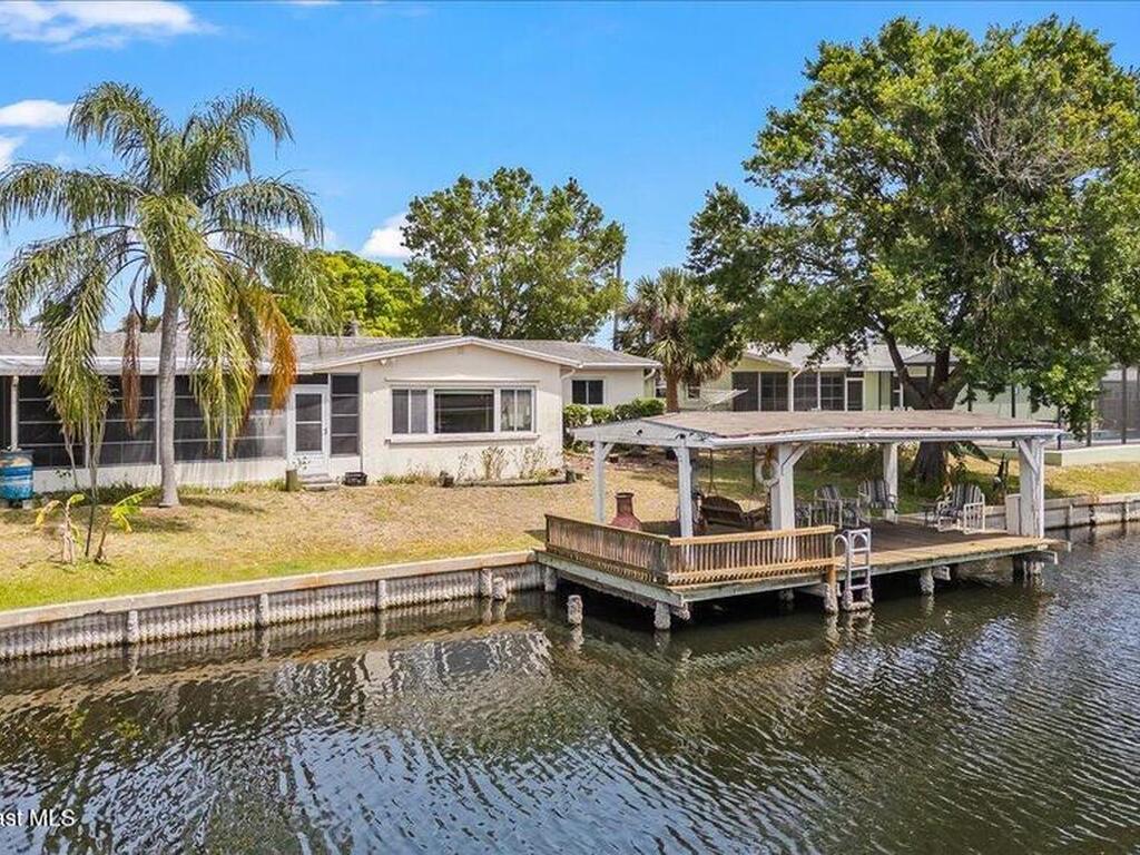 945 E Richland Avenue, Merritt Island, FL 32953