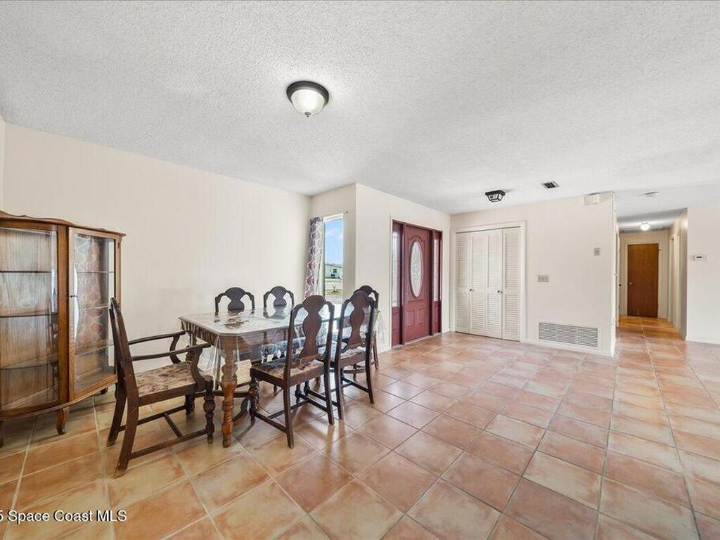 945 E Richland Avenue, Merritt Island, FL 32953