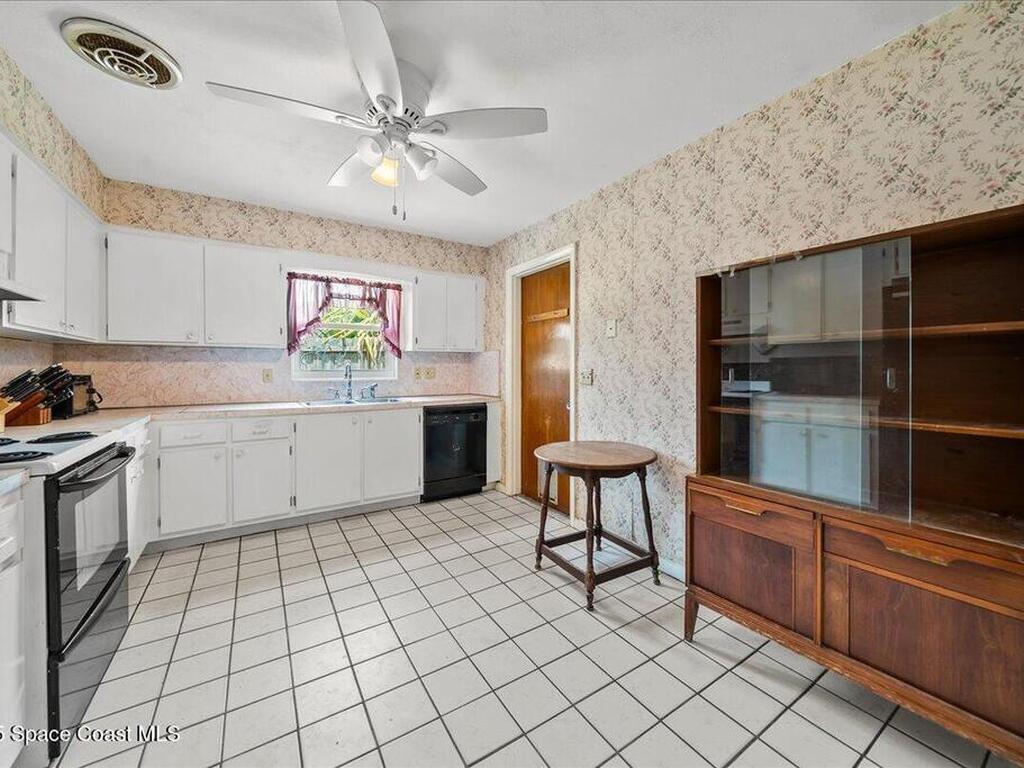 945 E Richland Avenue, Merritt Island, FL 32953