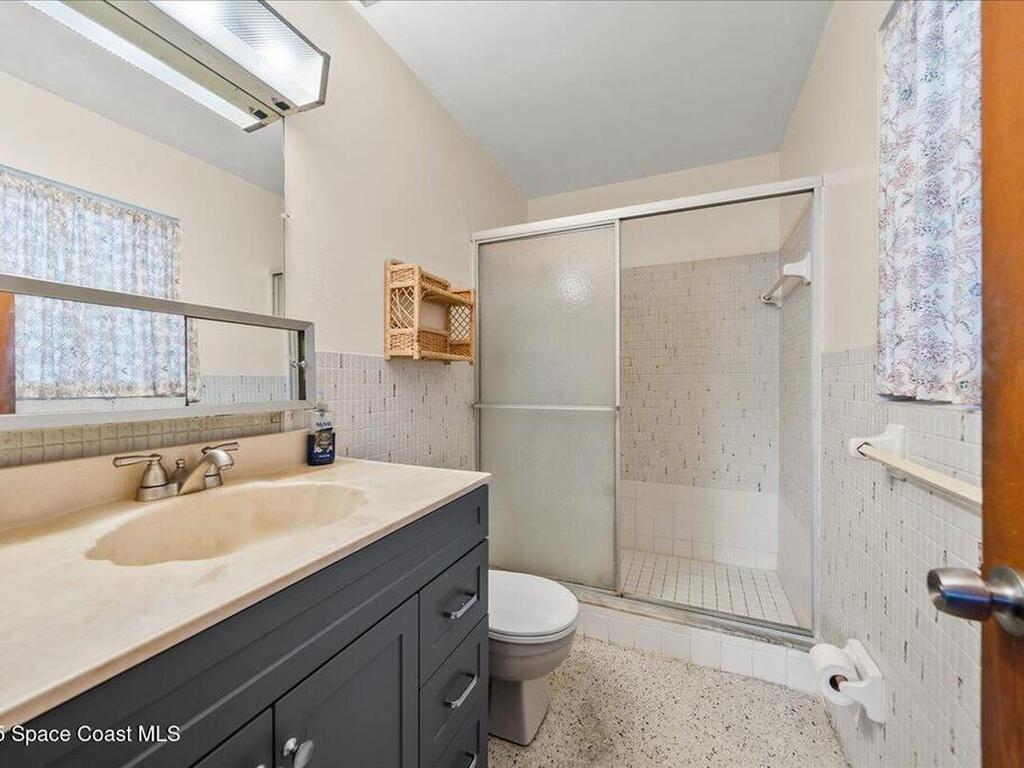 945 E Richland Avenue, Merritt Island, FL 32953
