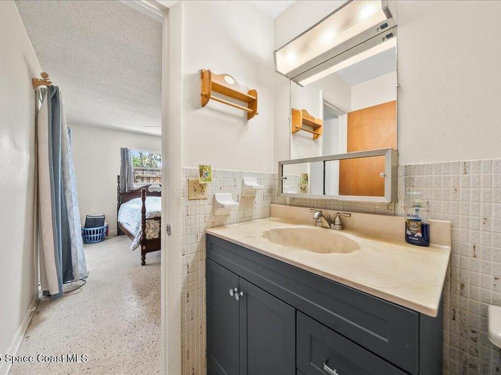 945 E Richland Avenue, Merritt Island, FL 32953