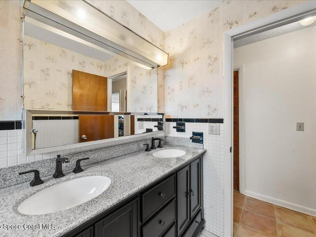 945 E Richland Avenue, Merritt Island, FL 32953