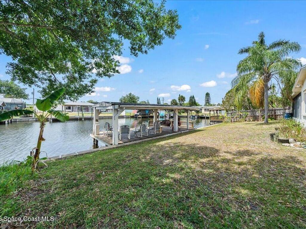 945 E Richland Avenue, Merritt Island, FL 32953