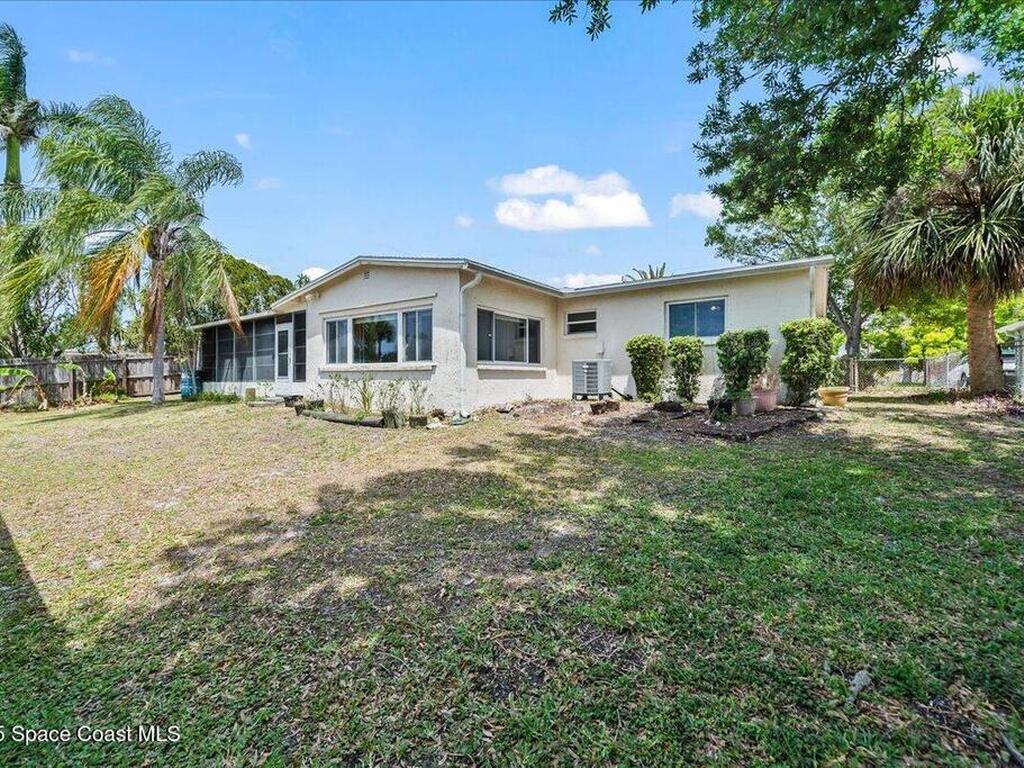 945 E Richland Avenue, Merritt Island, FL 32953