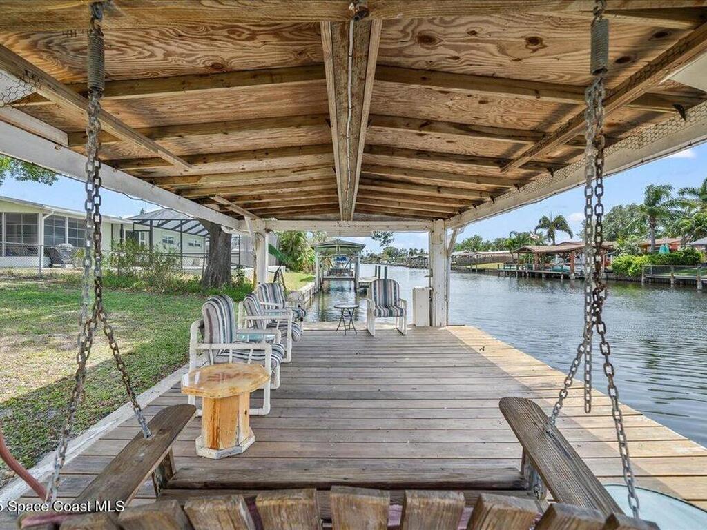 945 E Richland Avenue, Merritt Island, FL 32953