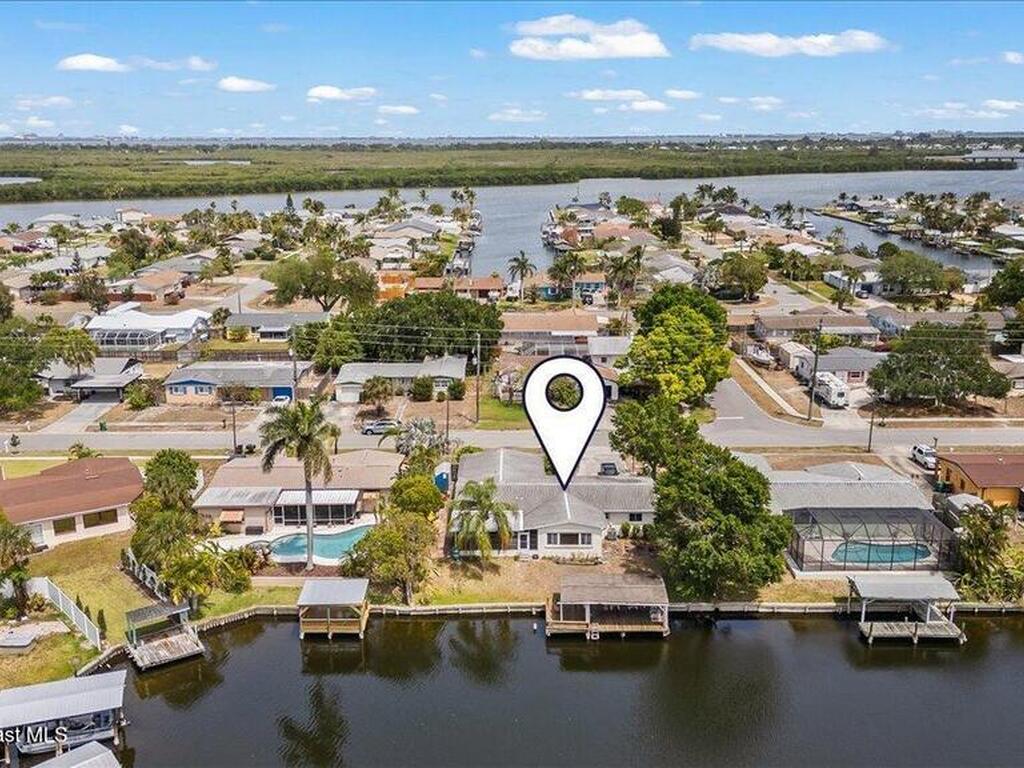 945 E Richland Avenue, Merritt Island, FL 32953