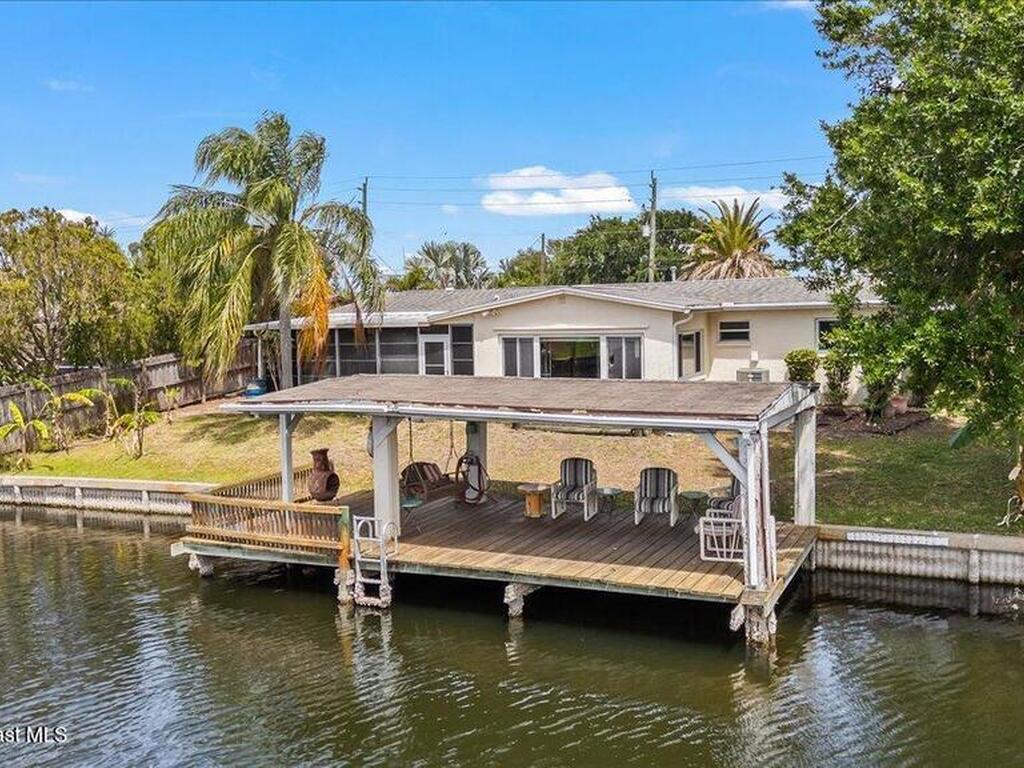 945 E Richland Avenue, Merritt Island, FL 32953