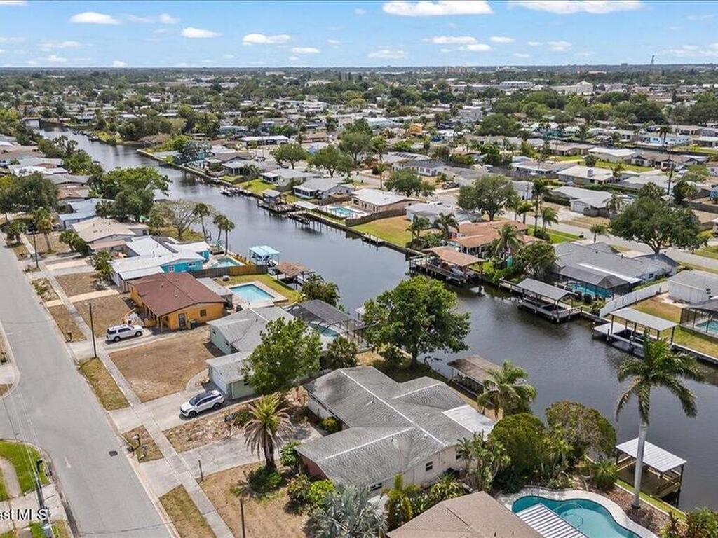 945 E Richland Avenue, Merritt Island, FL 32953