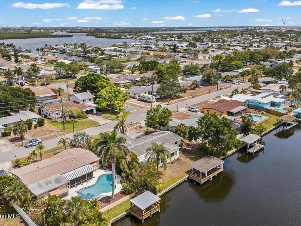 945 E Richland Avenue, Merritt Island, FL 32953