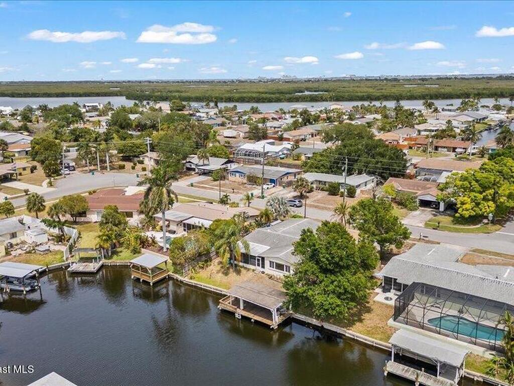 945 E Richland Avenue, Merritt Island, FL 32953