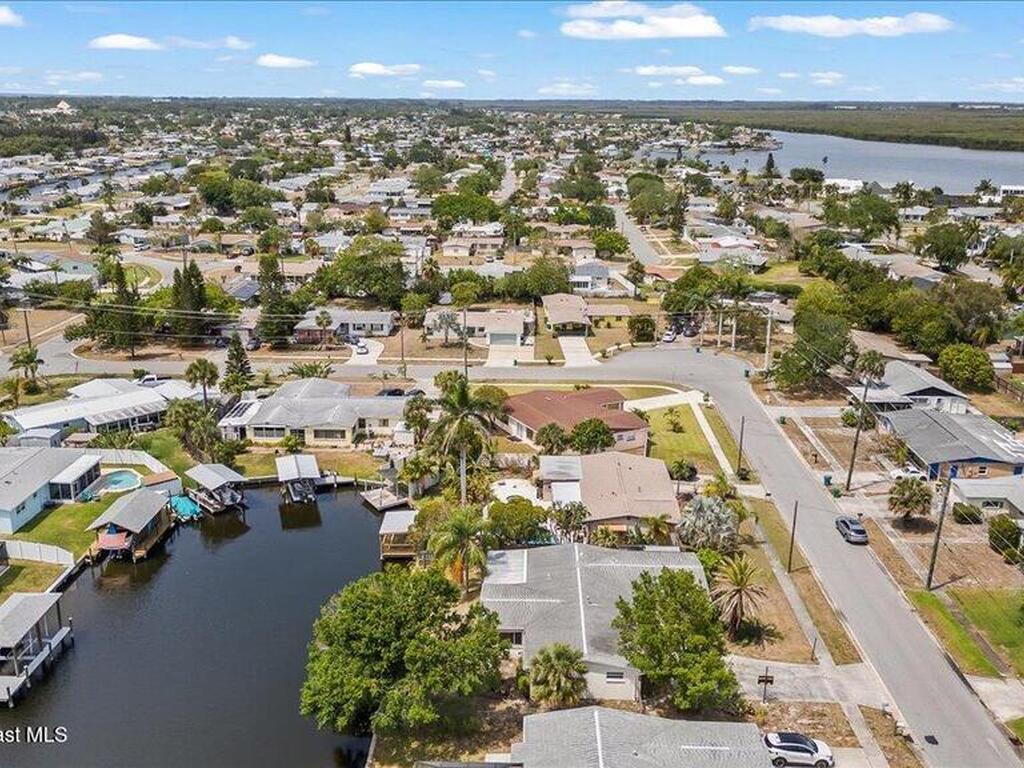 945 E Richland Avenue, Merritt Island, FL 32953