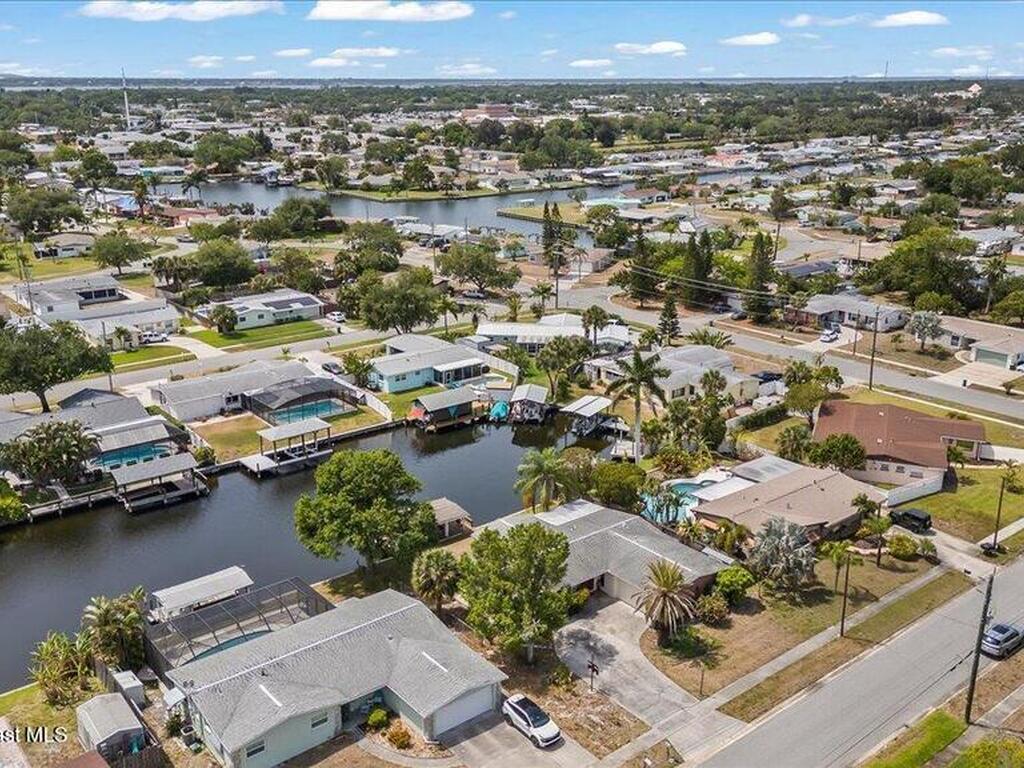 945 E Richland Avenue, Merritt Island, FL 32953